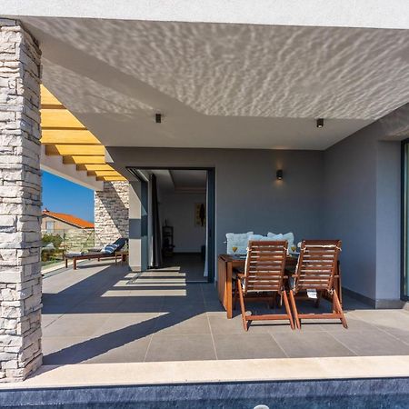 Villa Nina Šmrika エクステリア 写真
